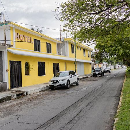 Oyo Hotel Marias,Aeropuerto Internacional De Chetumal Exteriör bild