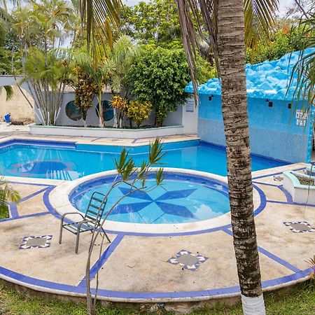 Oyo Hotel Marias,Aeropuerto Internacional De Chetumal Exteriör bild