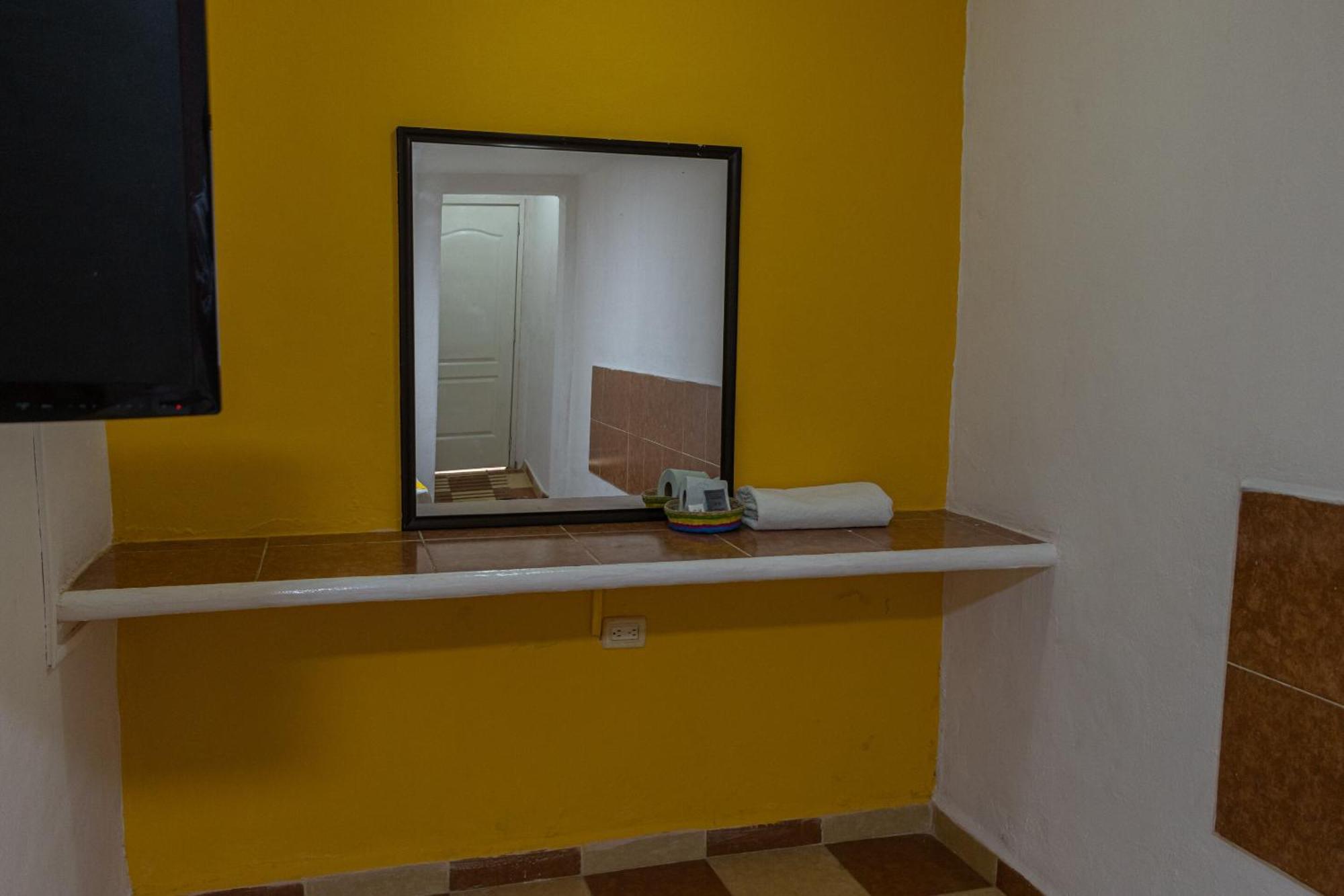 Oyo Hotel Marias,Aeropuerto Internacional De Chetumal Exteriör bild