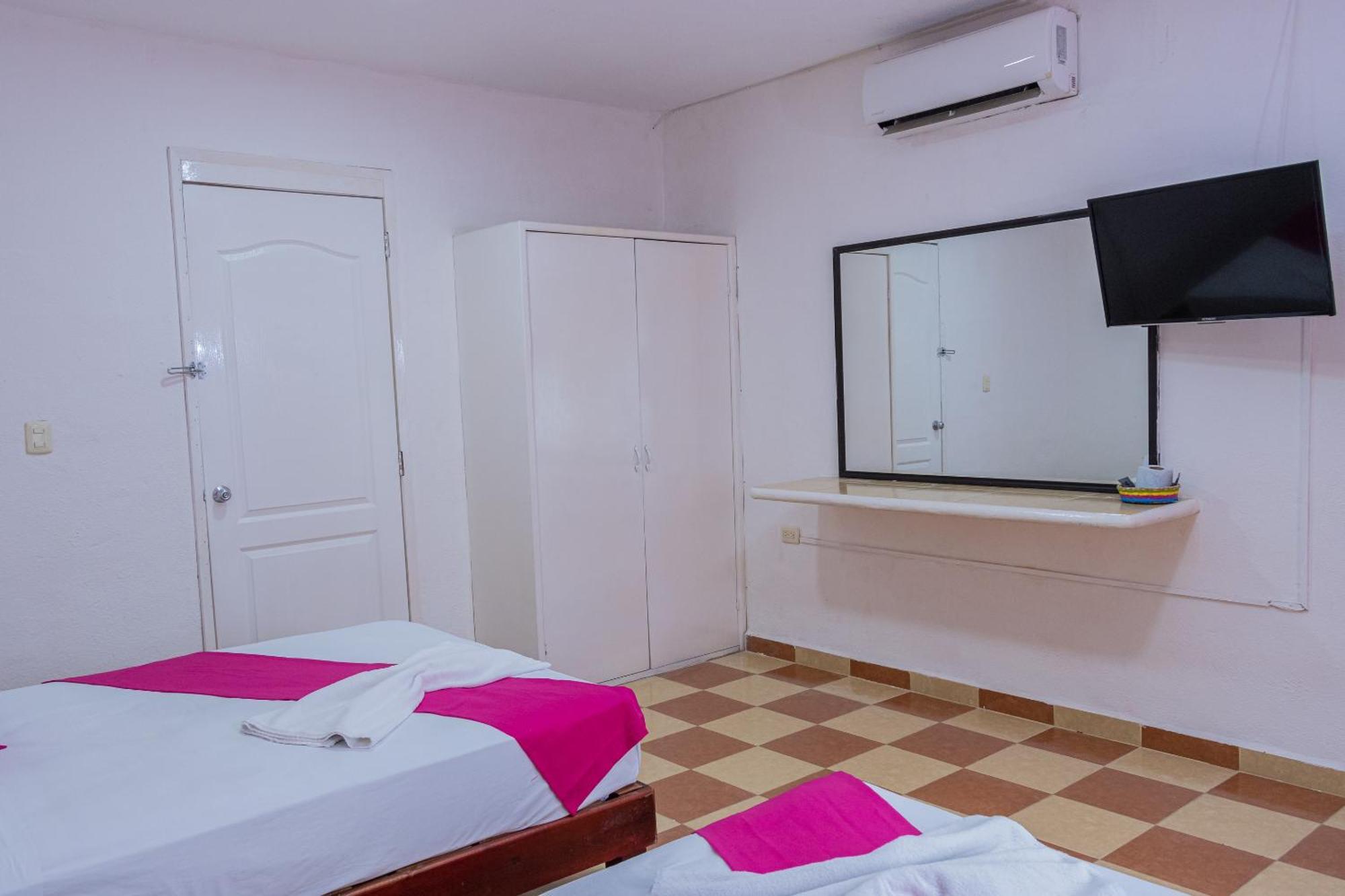 Oyo Hotel Marias,Aeropuerto Internacional De Chetumal Exteriör bild