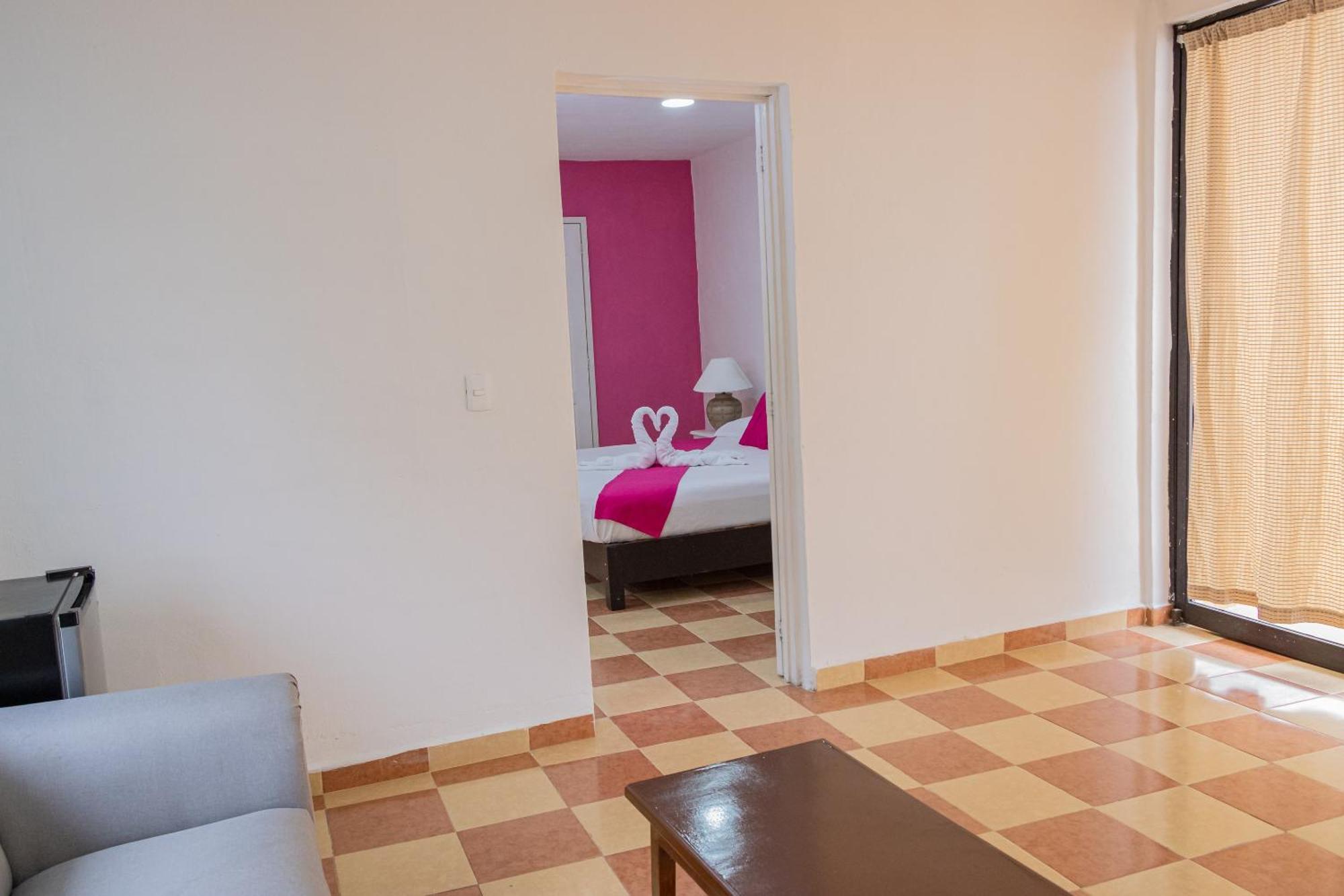 Oyo Hotel Marias,Aeropuerto Internacional De Chetumal Exteriör bild