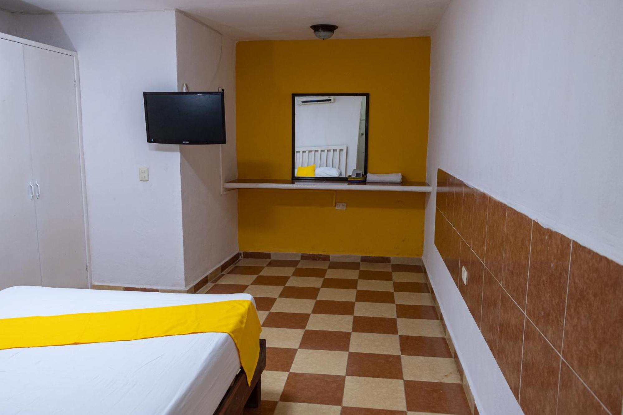 Oyo Hotel Marias,Aeropuerto Internacional De Chetumal Exteriör bild