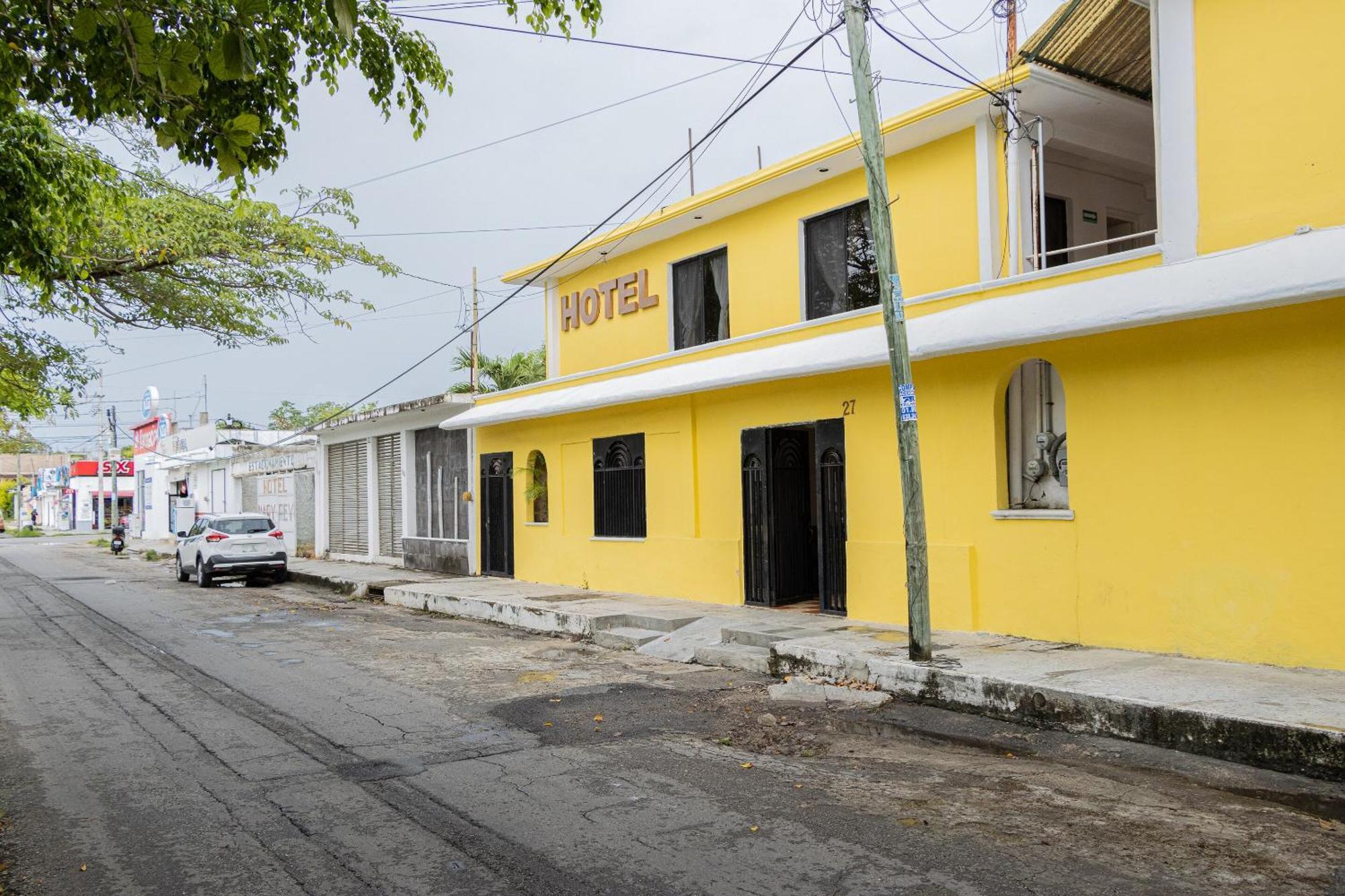 Oyo Hotel Marias,Aeropuerto Internacional De Chetumal Exteriör bild