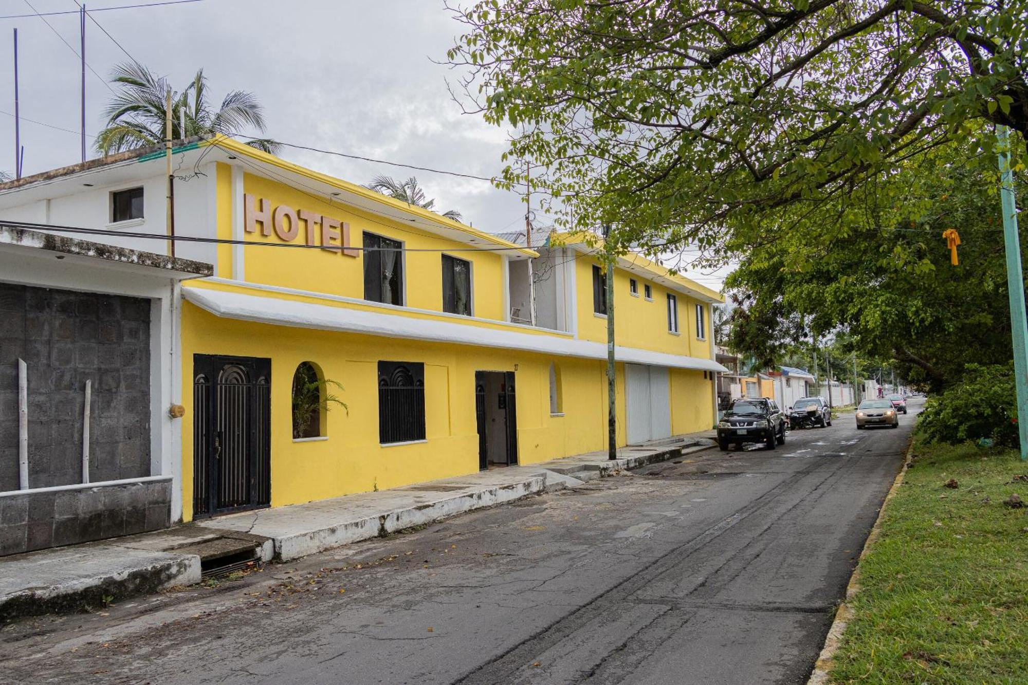 Oyo Hotel Marias,Aeropuerto Internacional De Chetumal Exteriör bild
