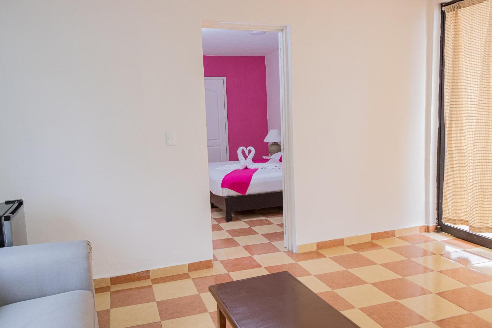 Oyo Hotel Marias,Aeropuerto Internacional De Chetumal Exteriör bild