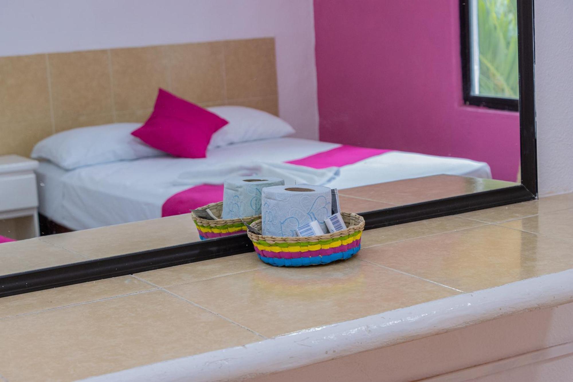 Oyo Hotel Marias,Aeropuerto Internacional De Chetumal Exteriör bild