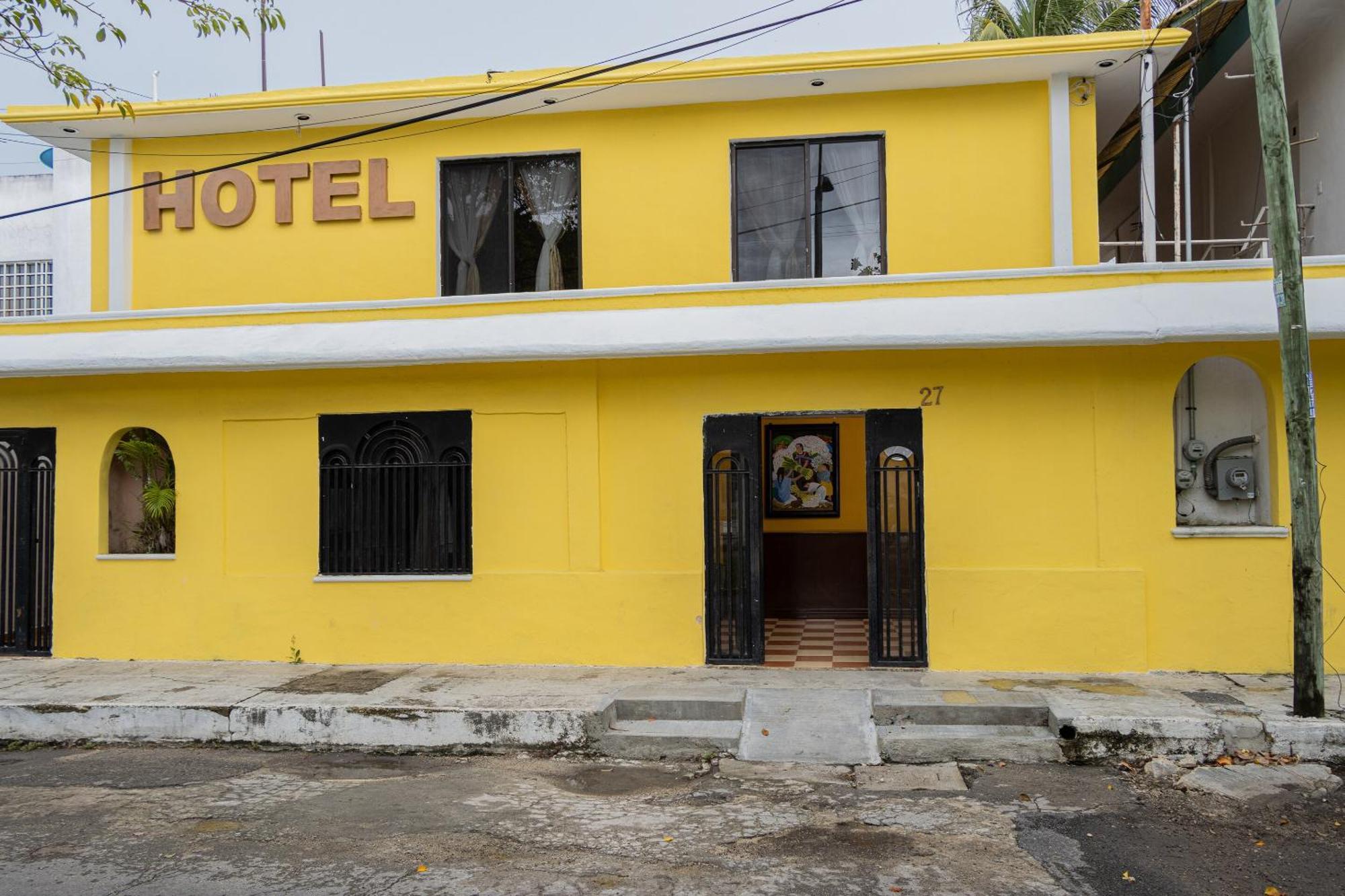 Oyo Hotel Marias,Aeropuerto Internacional De Chetumal Exteriör bild