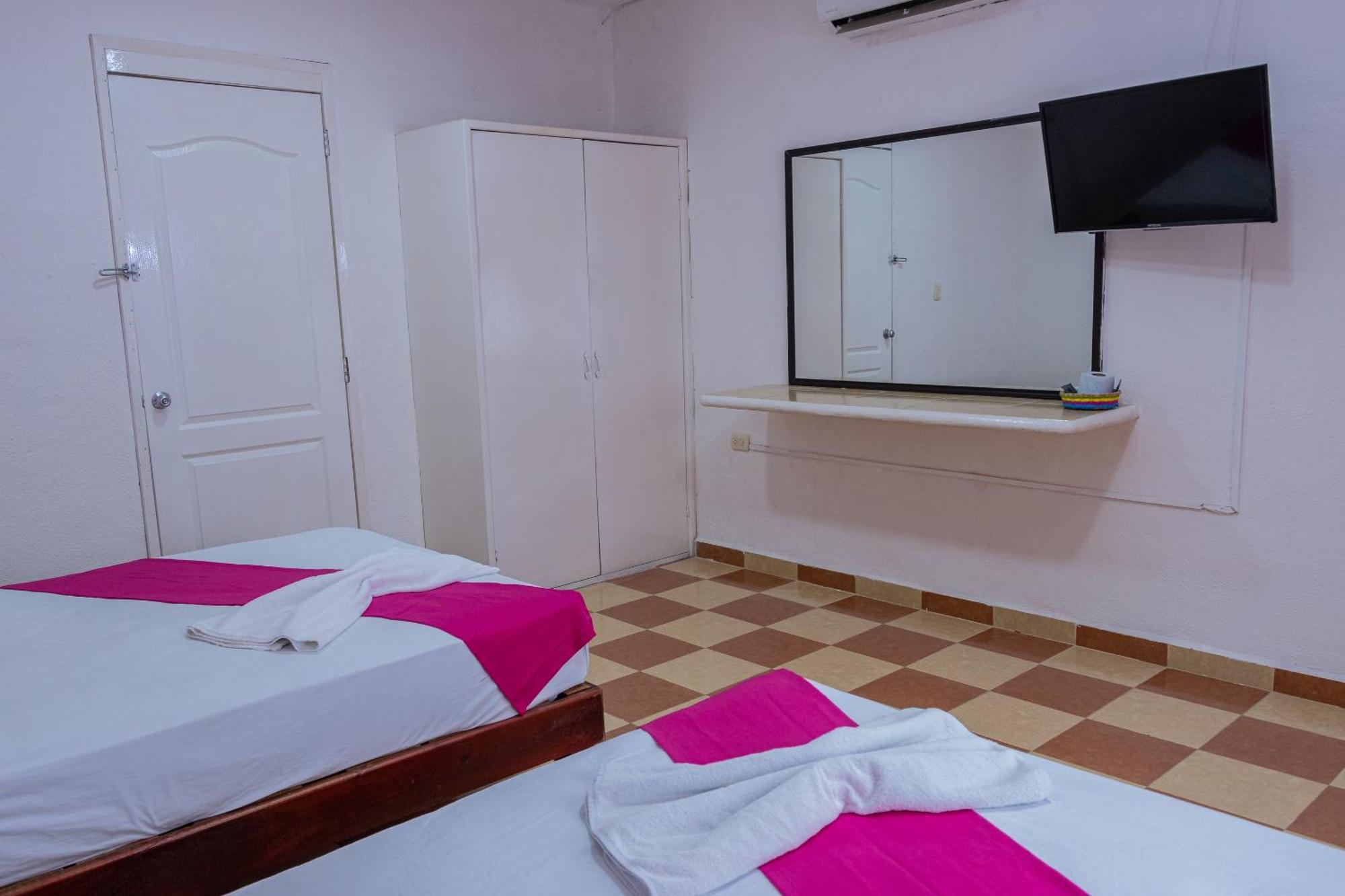 Oyo Hotel Marias,Aeropuerto Internacional De Chetumal Exteriör bild