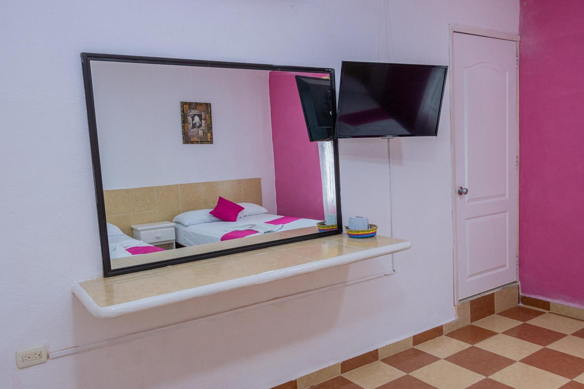 Oyo Hotel Marias,Aeropuerto Internacional De Chetumal Exteriör bild