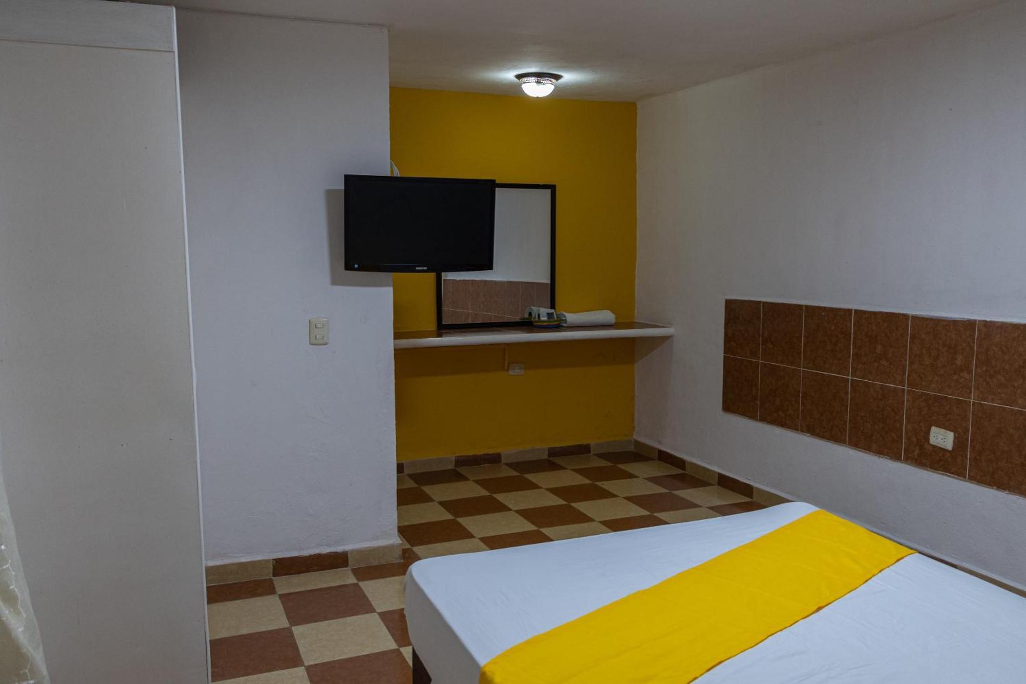 Oyo Hotel Marias,Aeropuerto Internacional De Chetumal Exteriör bild
