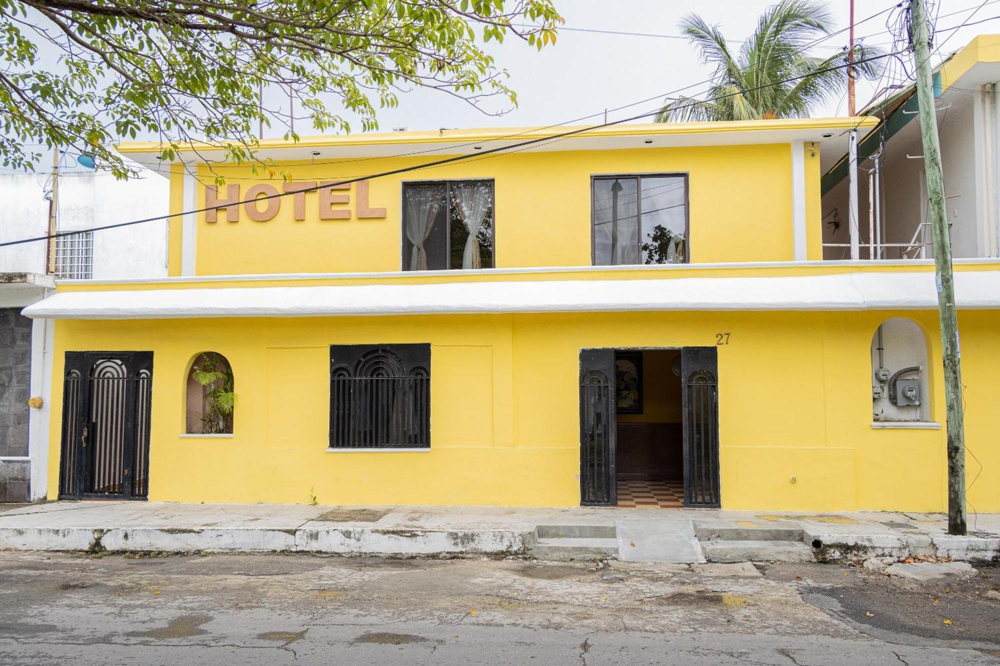 Oyo Hotel Marias,Aeropuerto Internacional De Chetumal Exteriör bild