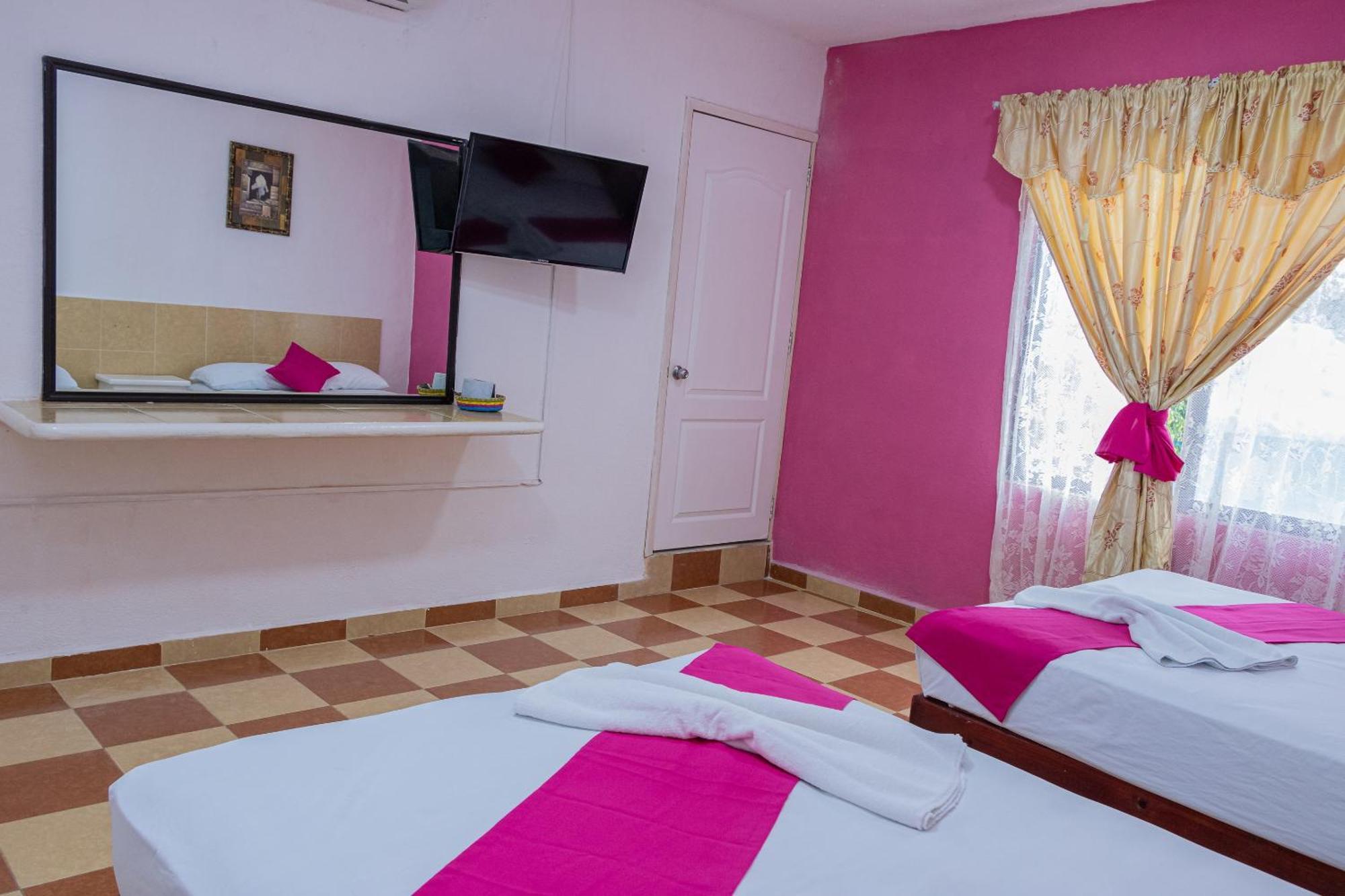 Oyo Hotel Marias,Aeropuerto Internacional De Chetumal Exteriör bild
